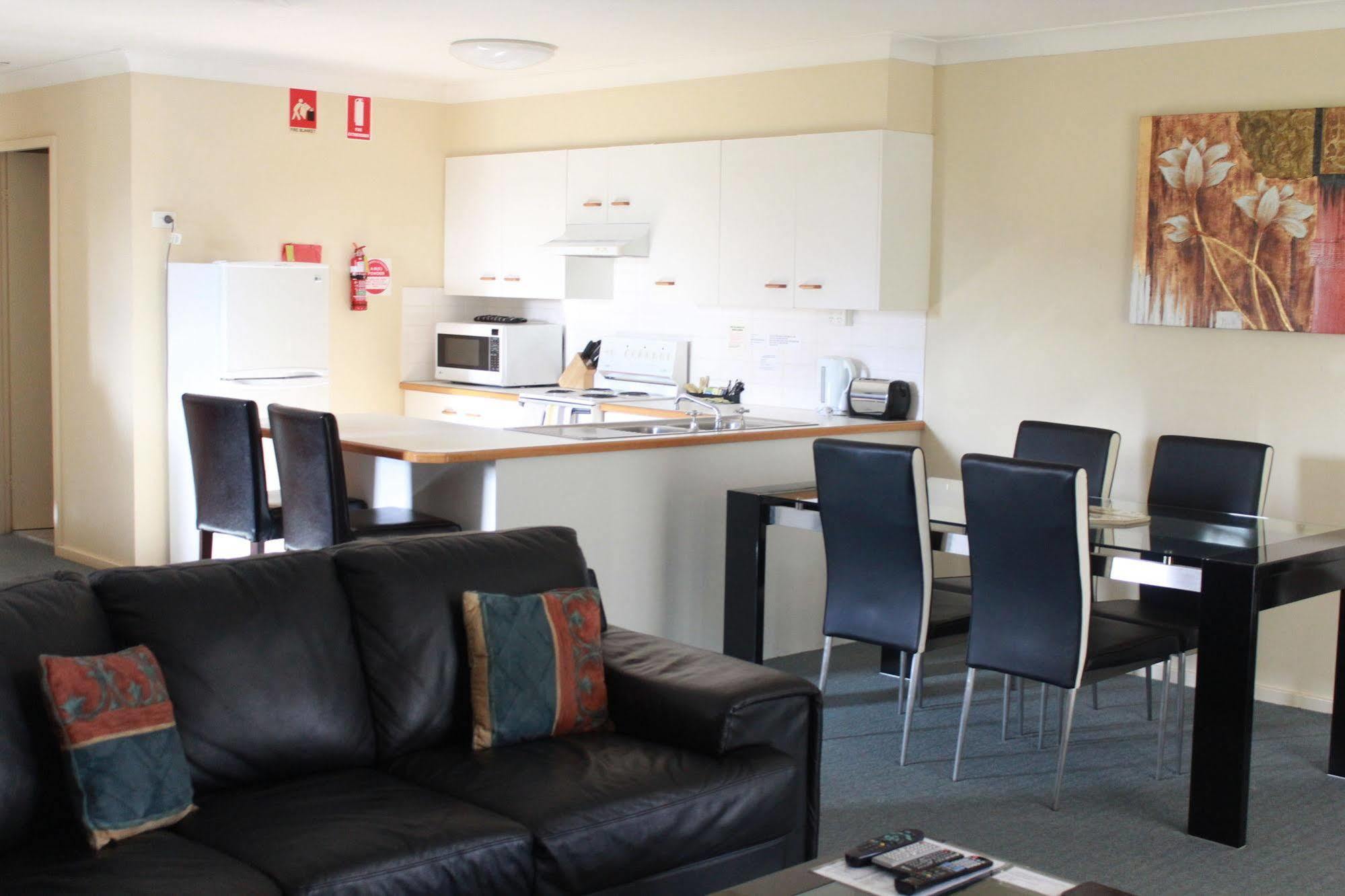 Mid City Motor Inn Singleton Buitenkant foto
