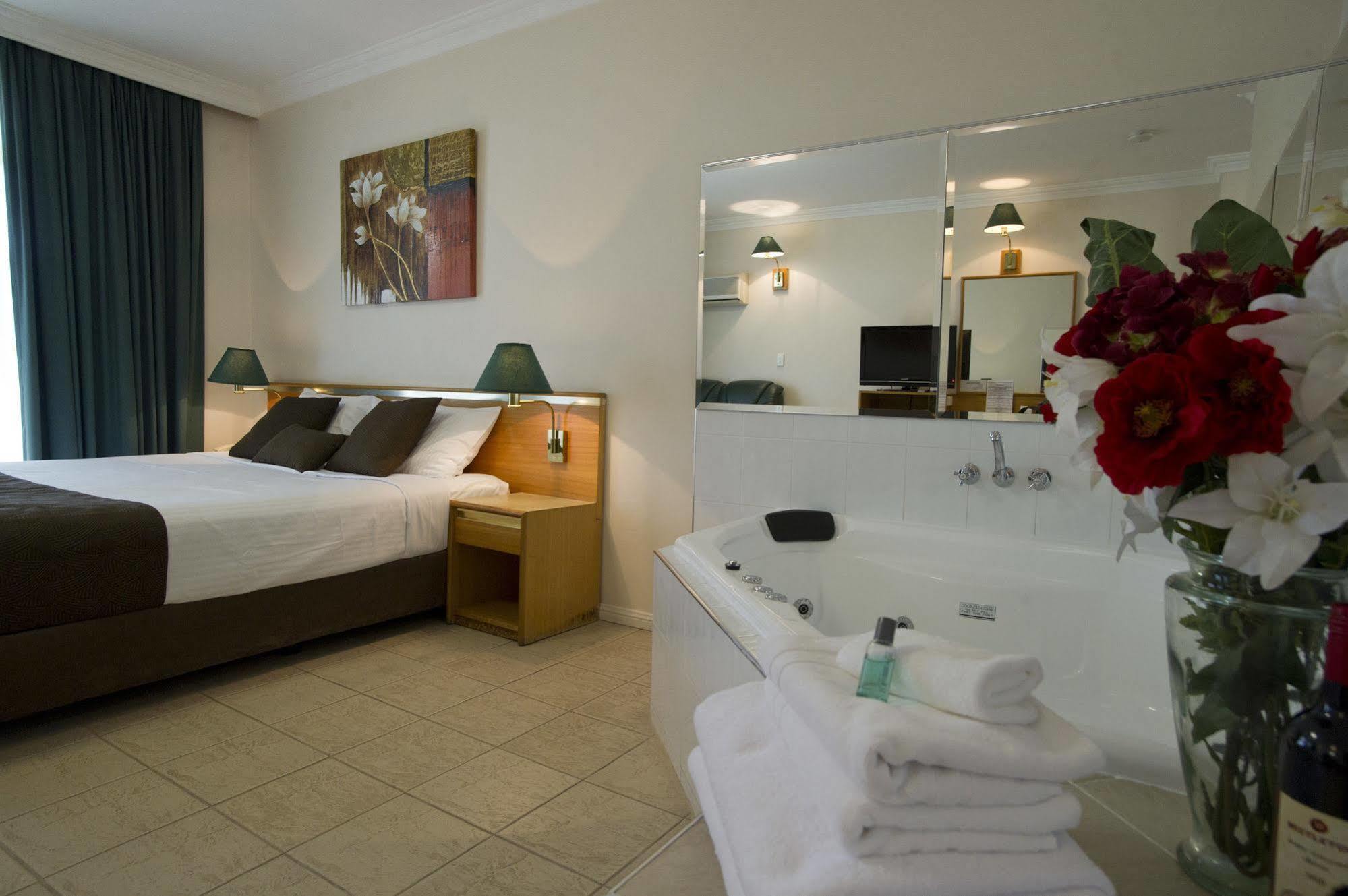 Mid City Motor Inn Singleton Buitenkant foto