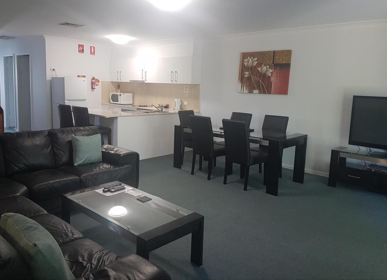 Mid City Motor Inn Singleton Buitenkant foto